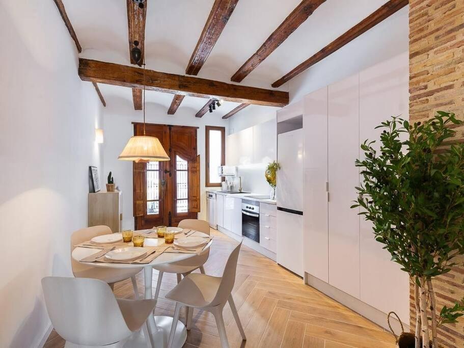 Appartement Beautiful Restored House With Terrace Valence